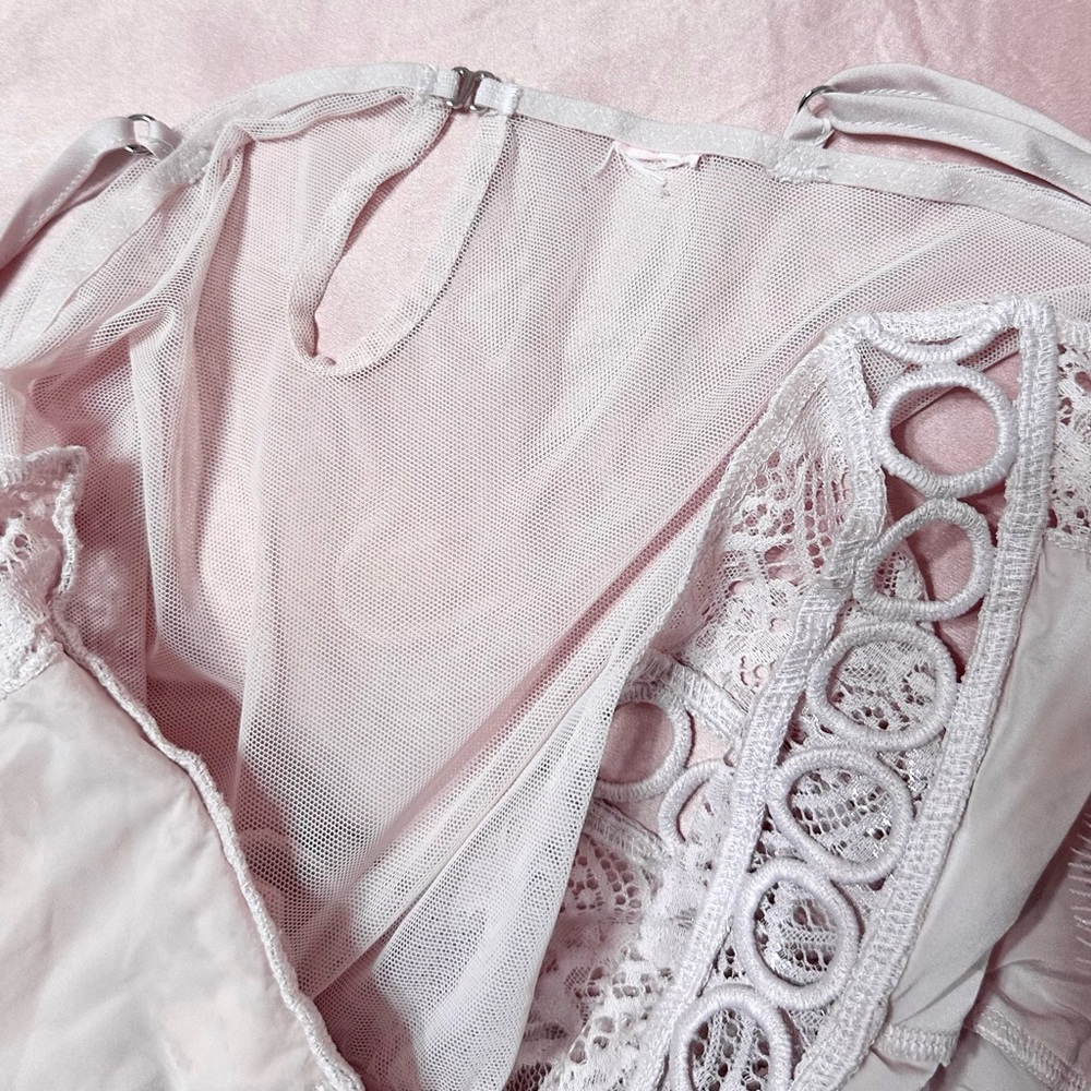 Victoria's Secret Bodysuit Lacey Floral Shimmer - Picture 5 of 6
